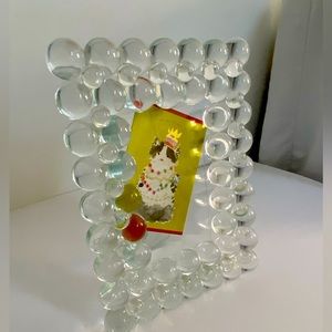 Gorgeous glass bubble picture frame for 4x6 picture. Heavy as it’s made of glass